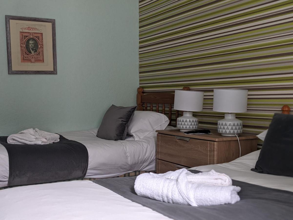 Crown Hotel Langholm Eksteriør billede